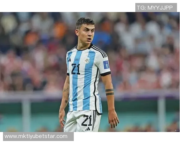 迪巴拉重返罗马合练复出在即球迷期待满满 迪巴拉重返罗马合练复出在即球迷期待满满