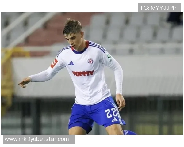 国米积极洽谈引进哈伊杜克18岁中卫姆拉契奇球员已表示愿意加盟 国米积极洽谈引进哈伊杜克18岁中卫姆拉契奇球员已表示愿意加盟