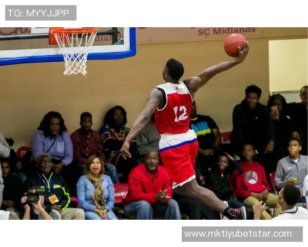 锡安半场表现平平8投4中贡献10分5篮板5助攻正负值惨淡15引发关注 锡安半场表现平平8投4中贡献10分5篮板5助攻正负值惨淡15引发关注