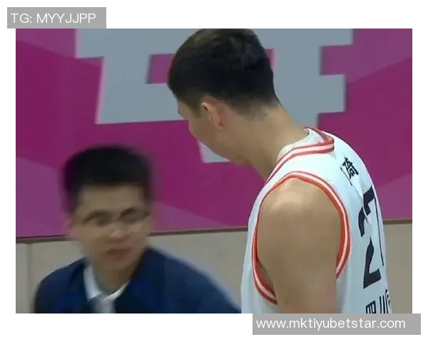 周琦轻松表现仅用7分钟高效拿下9分2板1断下半场未再出战