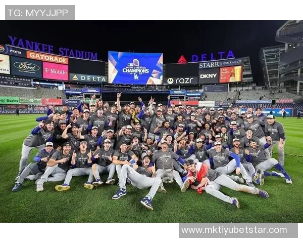 瓦妮莎携女儿观赛道奇不敌对手MLB世界大赛G4令人惋惜